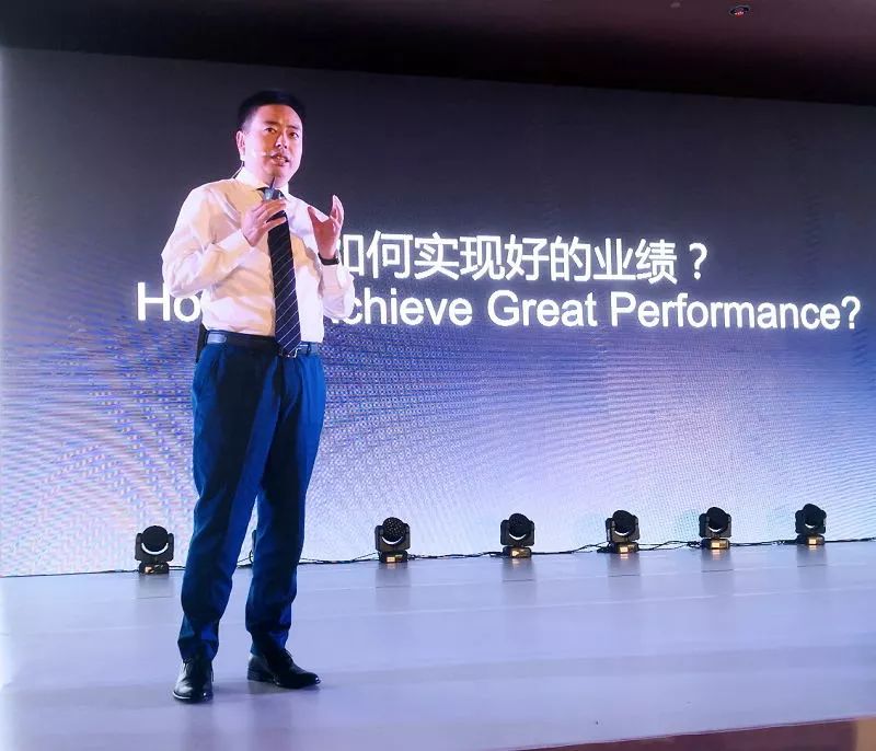 名创优品叶国富创业18年：开店开到马化腾投资，多次隔空叫板马云