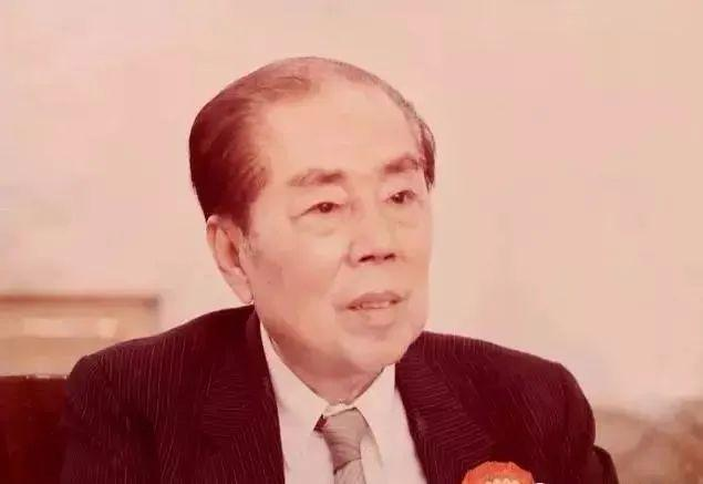 李嘉诚一生的4个贵人：一人将女儿嫁给他，一人帮他赚了1600亿