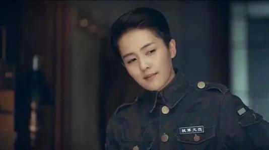 别以为贴个胡子就是女扮男装，这6位女星的男装太帅，真不糊弄人