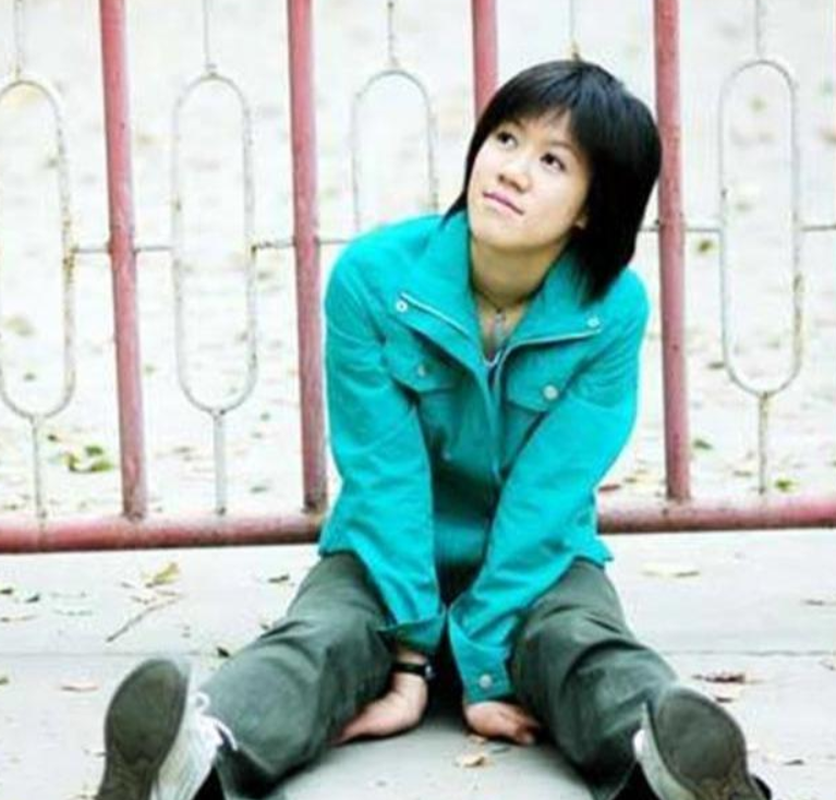 黄来女：763分考上武大，背着瘫痪父亲上学，后来怎样了？