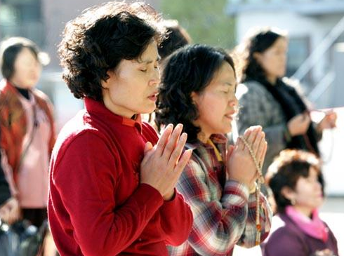 为啥建议高考当天不穿“校服”？资深教师说出原因，学生茅塞顿开