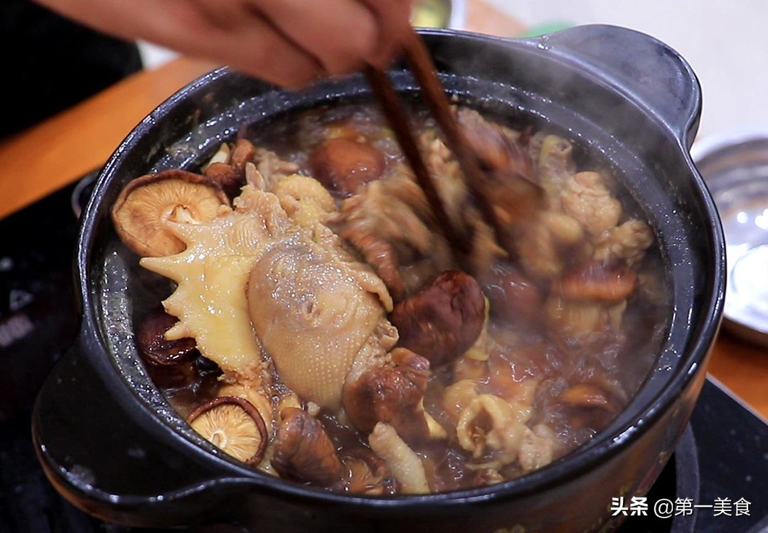 ***肉炖土豆怎么炖好吃（家庭版***肉炖土豆做法好吃又简单）