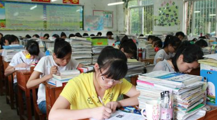 分到普通班的学生不要怕，制定好学习计划表，有希望逆袭重点大学