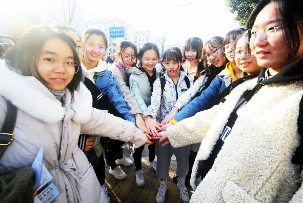 “小高考”昨开考，扬州2.2万名考生迎战，首日四门科目，听听一线名师的点评