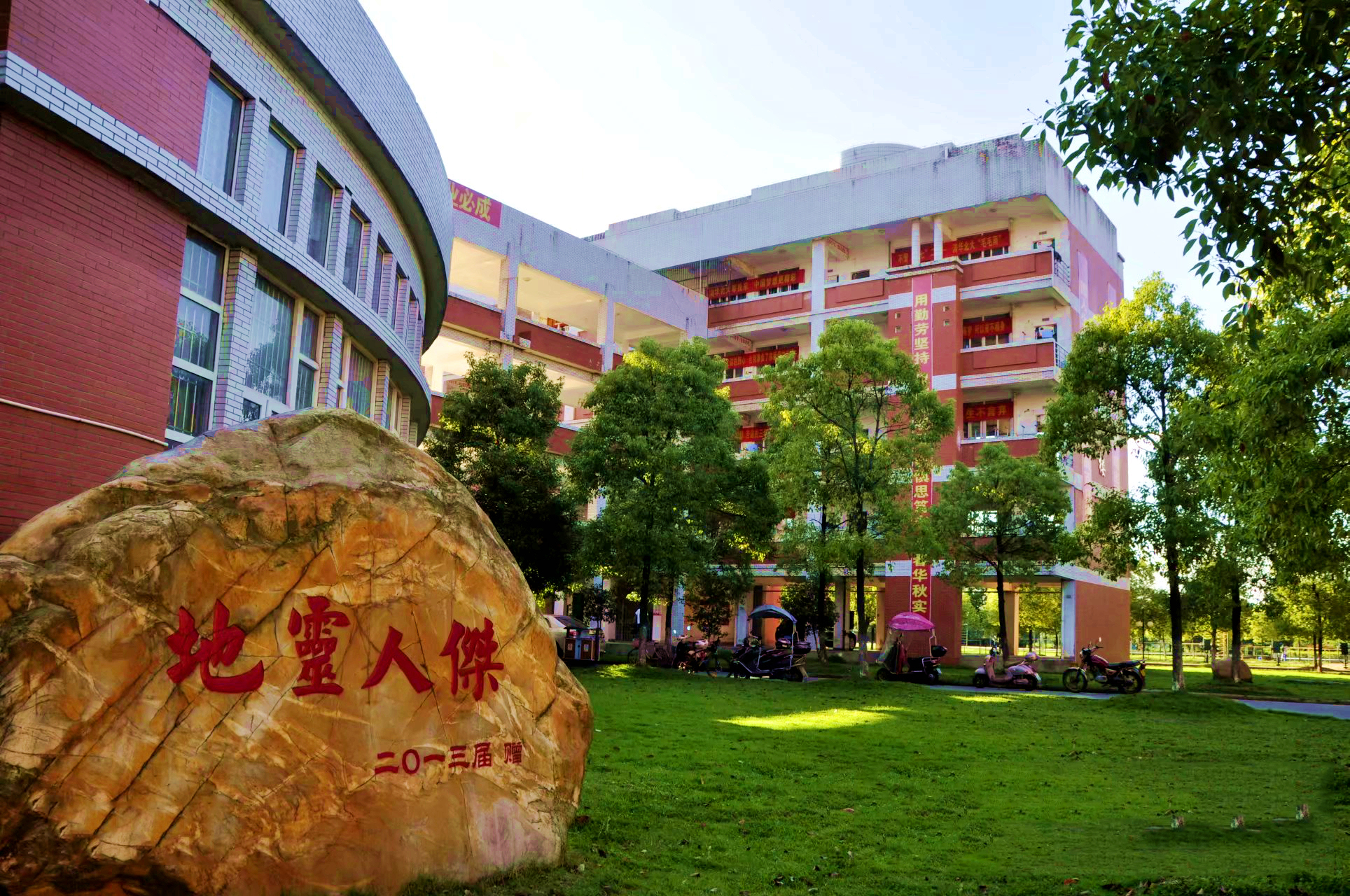 江西宜春四所好高中，丰城中学一本上线超千，宜春中学也不容小觑