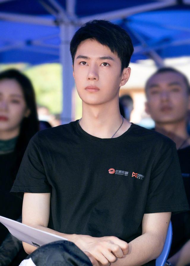 杨洋的短碎发man炸!李现剪寸头王一博换短发,夏季潮男发型来袭