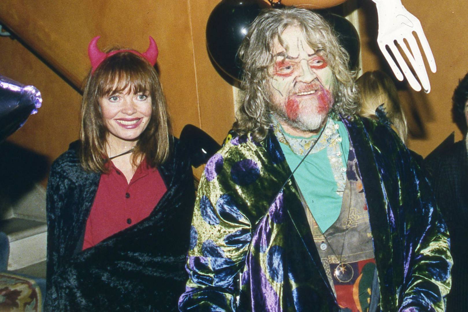 狗血！英国风流侯爵后宫74妻，死后巨额遗产只给原配和娃