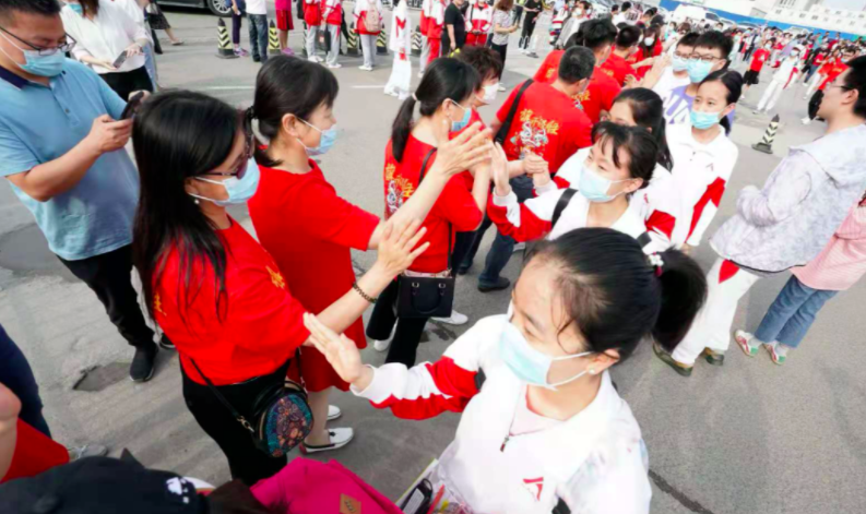 大一新生身份被公开，4064人里1033人是复读生，应届生直言不公平