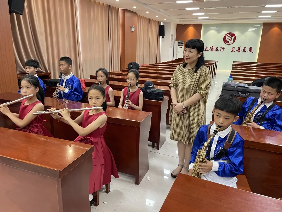 南阳市实验学校管乐团登上了省级舞台