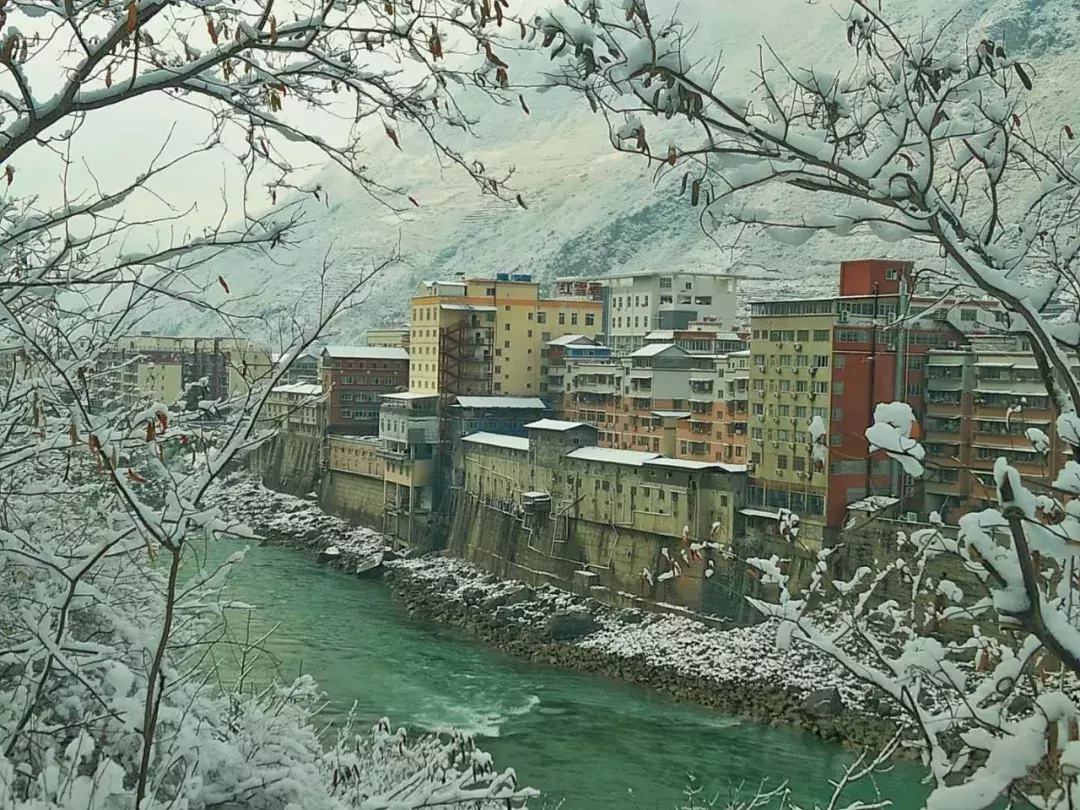 四川民族学院落户泸定！而我们却把青春留给了姑咱的风和大渡河！