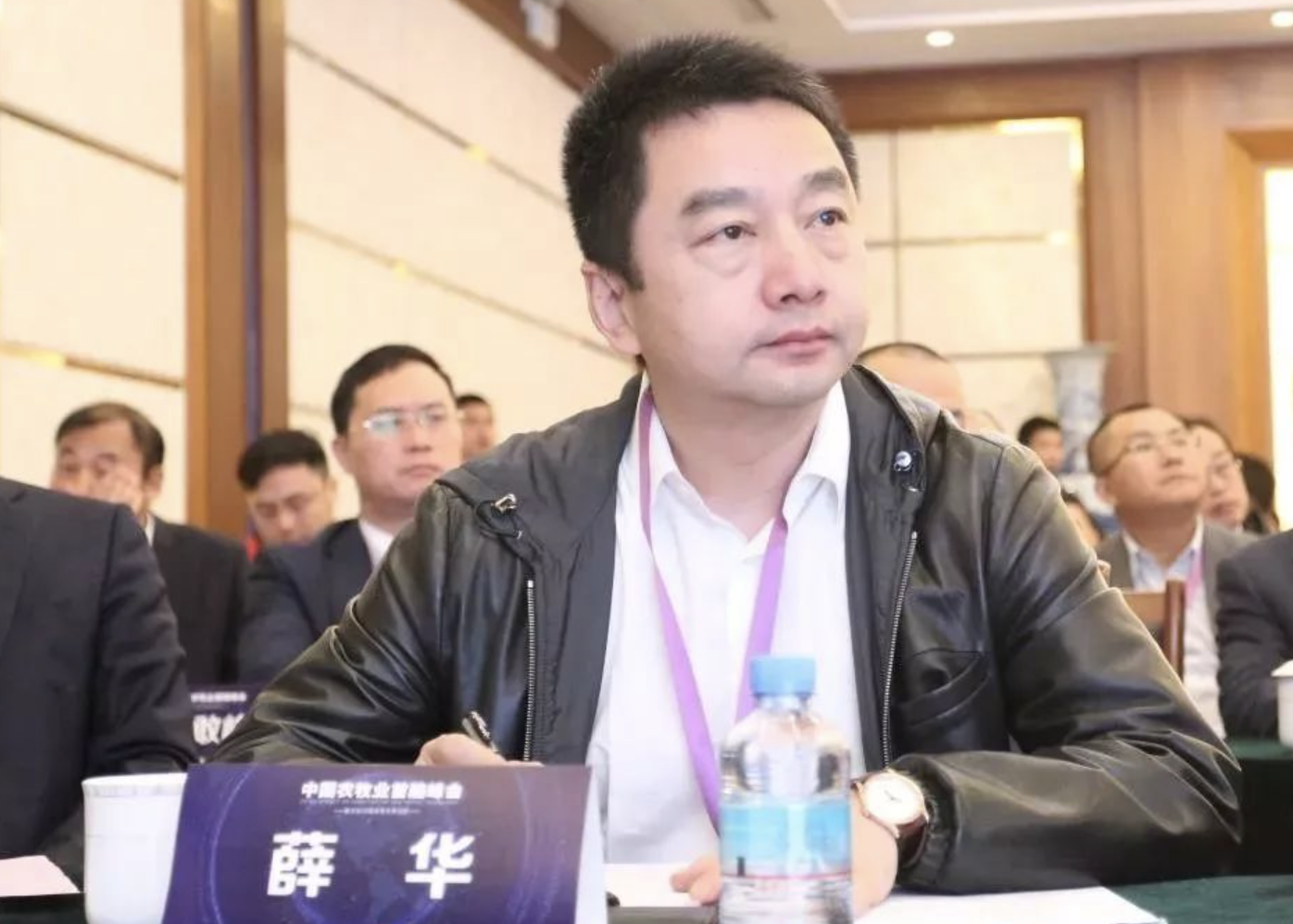 辞去铁饭碗创业,如今大赚233亿,陕西隐形富豪薛华的人生经历