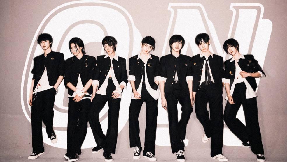 刘耀文初中毕业照曝光：养成系狼崽，有着“反差萌”的身高与实力