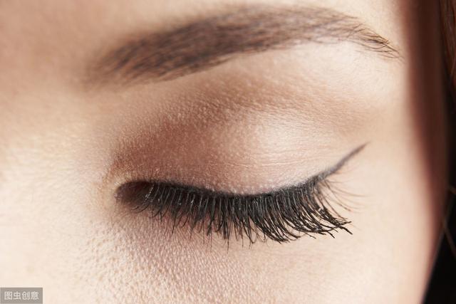 眼线笔和眼线液哪个更好用，选择适合自己最重要
