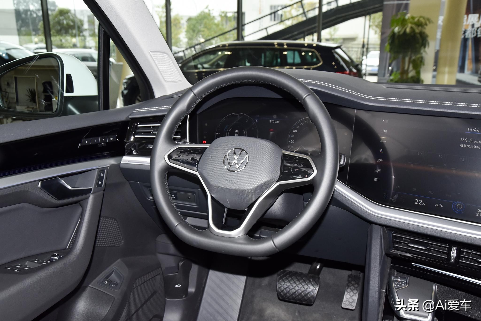 进口德系旗舰大5座SUV，2.3L油耗8AT带四驱，车价不错，途锐PHEV
