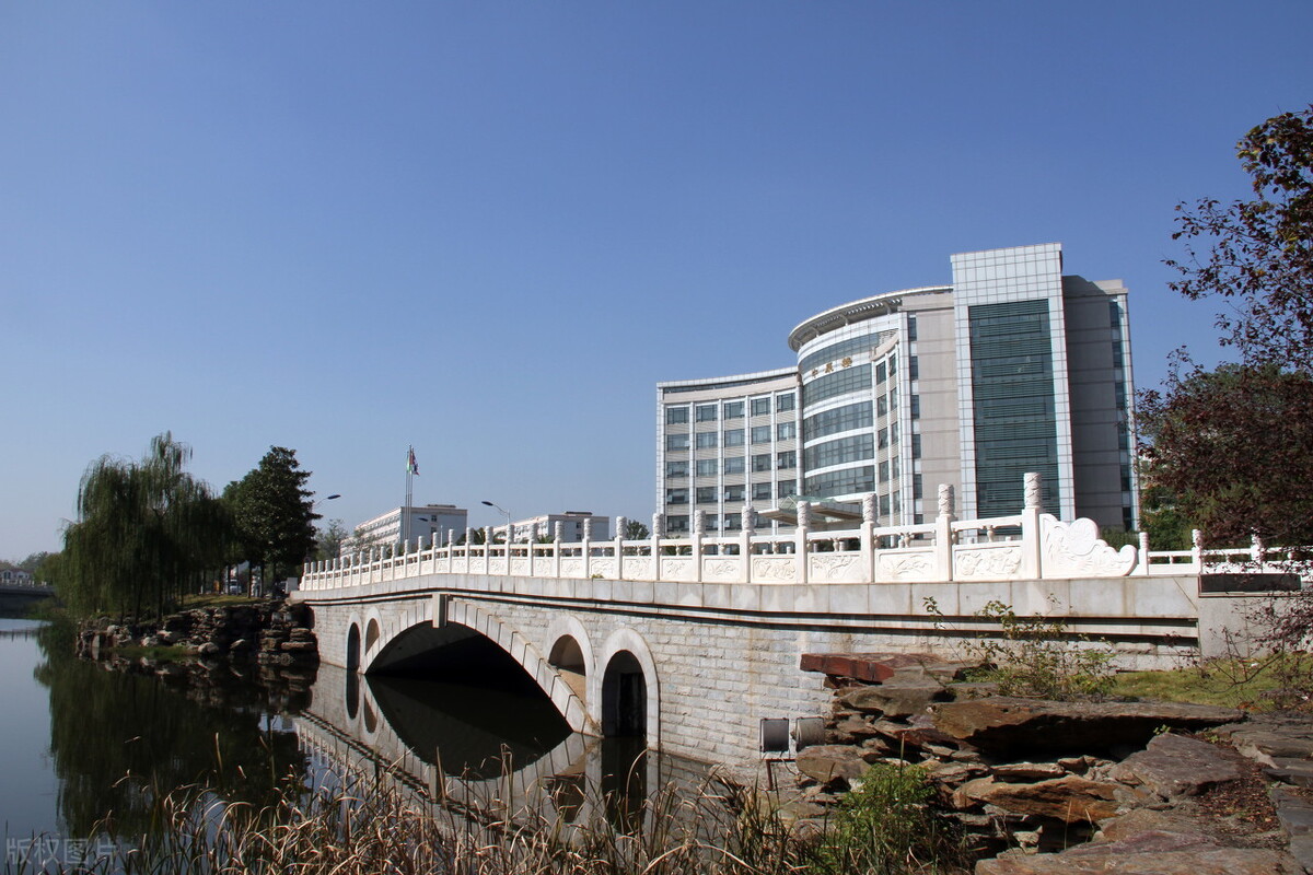 联考266.8文化445，中南财经政法大学数字媒体艺术录取合适吗？