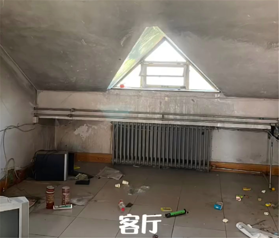 姑娘低价买下80㎡“老破小”阁楼，改造成温馨小家，前房主：后悔