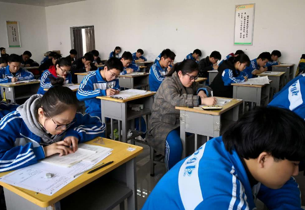 2021年新高考，史政化获“最差”组合称号，到高三一半学生要转科