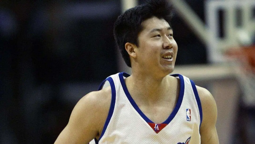 cba为什么没有欧洲外援(不打NBA后，阿联和周琦，为何不去欧洲打球？原因和钱有关)