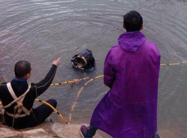 黄河捞尸人的真实生活:不怕鬼神善待死者,却害怕看见年轻女性
