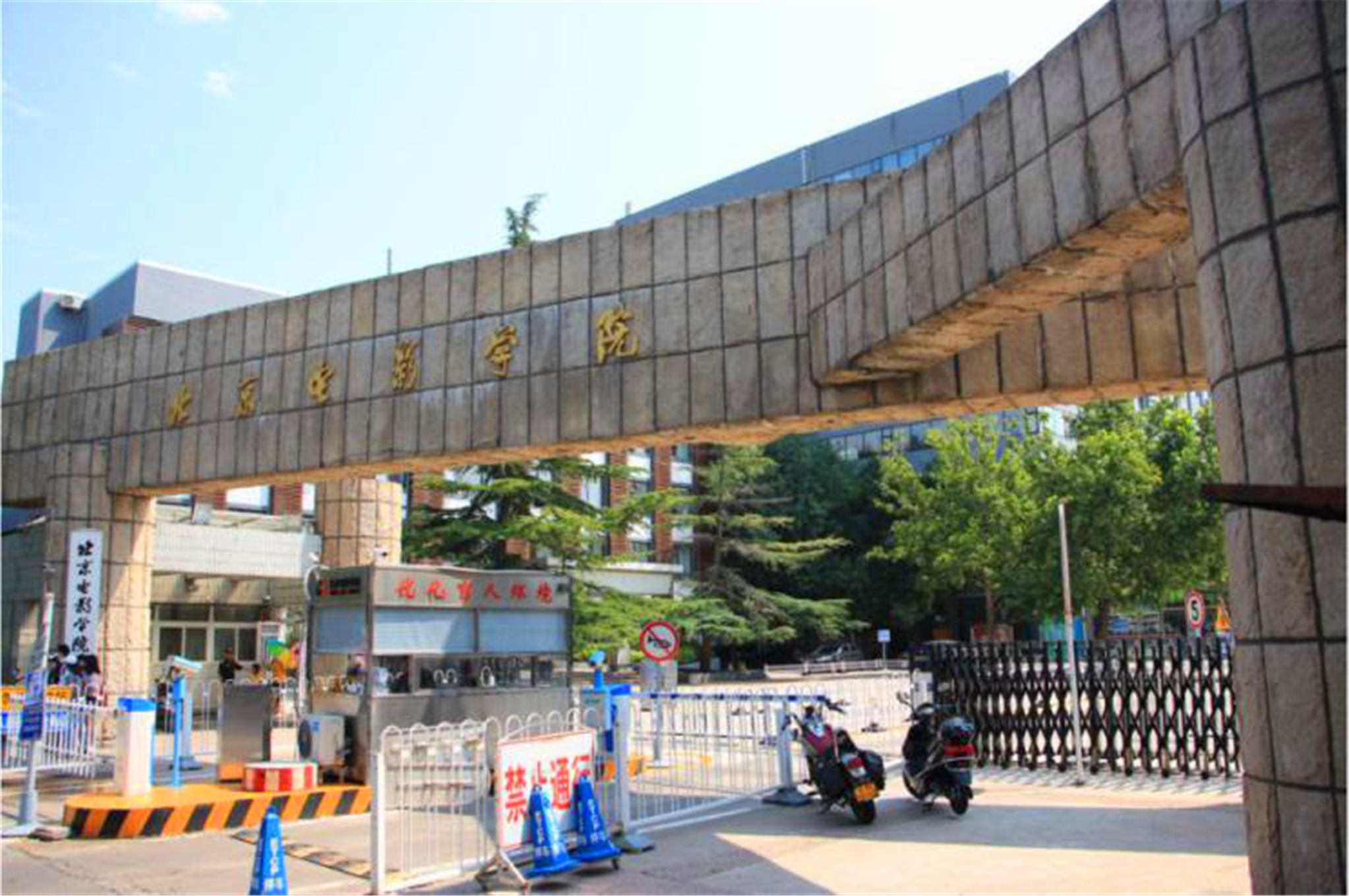 中央戏剧学院VS上海戏剧学院：两大艺术高等院校，谁实力更强大？