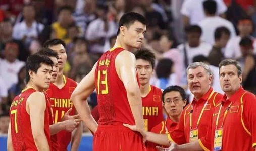 大姚为什么在nba分量高(人比人气死人！大姚生涯总篮板4494个，阿联1399个，而周琦是这个)