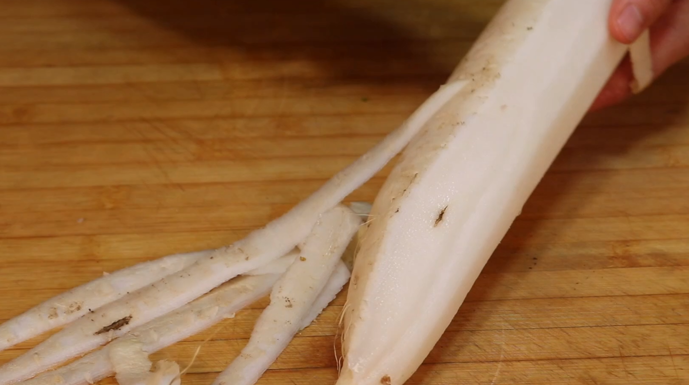 白萝卜最好吃做法，我家每周必吃一次，不炒不煮，上桌就扫光