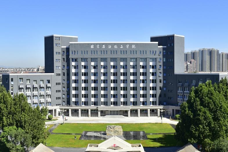 瑜伽、攀岩、生存训练！边“玩”边学、斩获冠军，大学竟有这些“神仙课程”