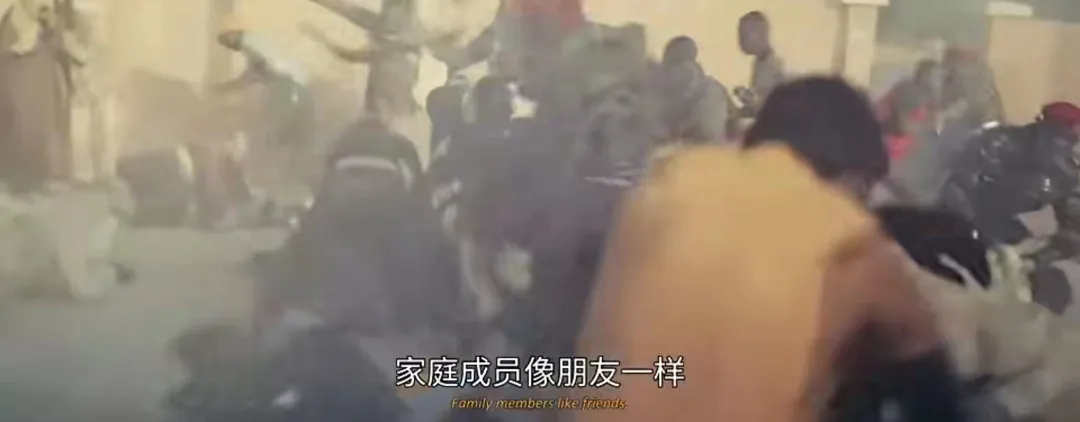 2021最好看的韩影《摩加迪沙》真实改编,讽刺与悲悯的克制表达