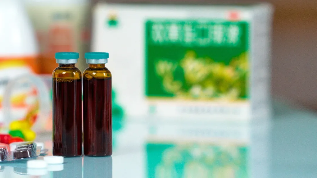 佳节秋风胜春光,年年今朝又重阳