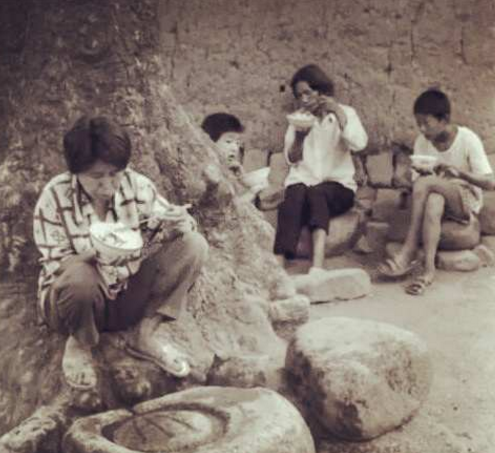 从“主持一哥”沦落到县城商演，乐嘉就这样改写了他的结局