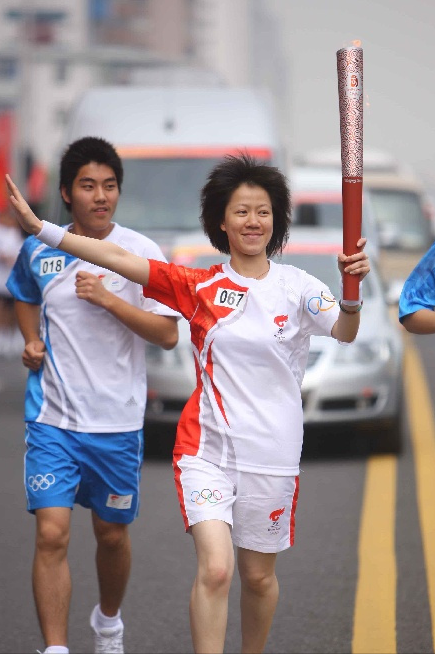 黄来女：763分考上武大，背着瘫痪父亲上学，后来怎样了？