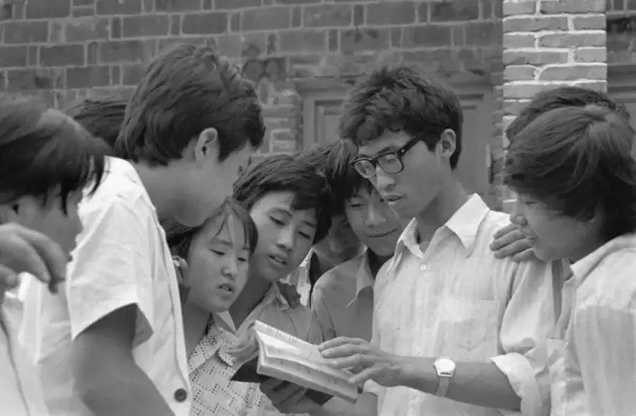 大佬高考作文：白岩松评污染，马云论天下，08地震作文最悲情