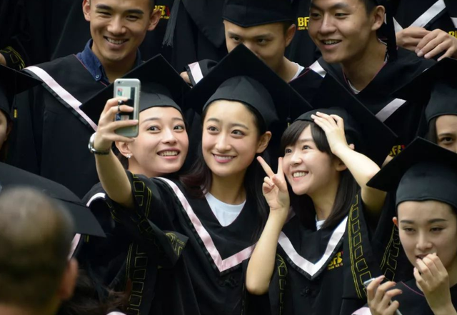 “我是博士学历”，“对不起，你年龄太大，超过35岁我们不要”