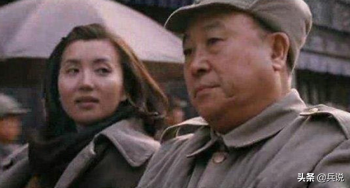 女儿劝傅作义起义，北平城门已开，蒋军四大秘书，个个地下党