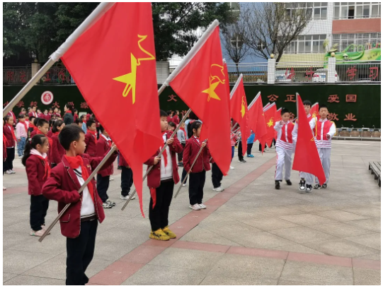 成都市各学校开展“少年先锋队建队日”系列活动