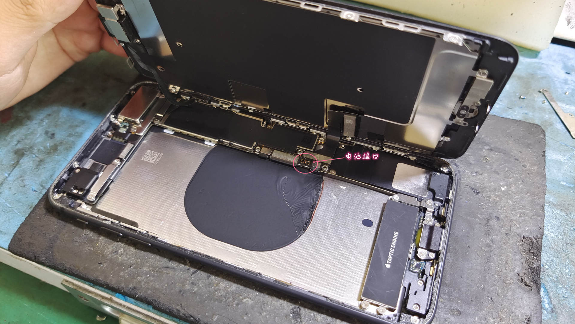 iPhone8Plus回收920，或者换个电池再用2年？到底怎么选最合适？