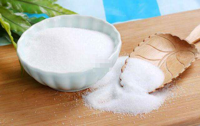 防止衣服褪色可以用盐泡吗？