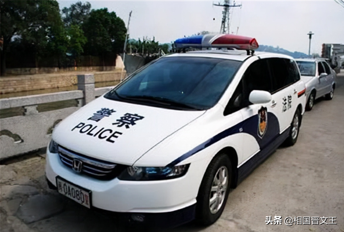 同样是警车有些警车印公安有些警车印警察有何区别