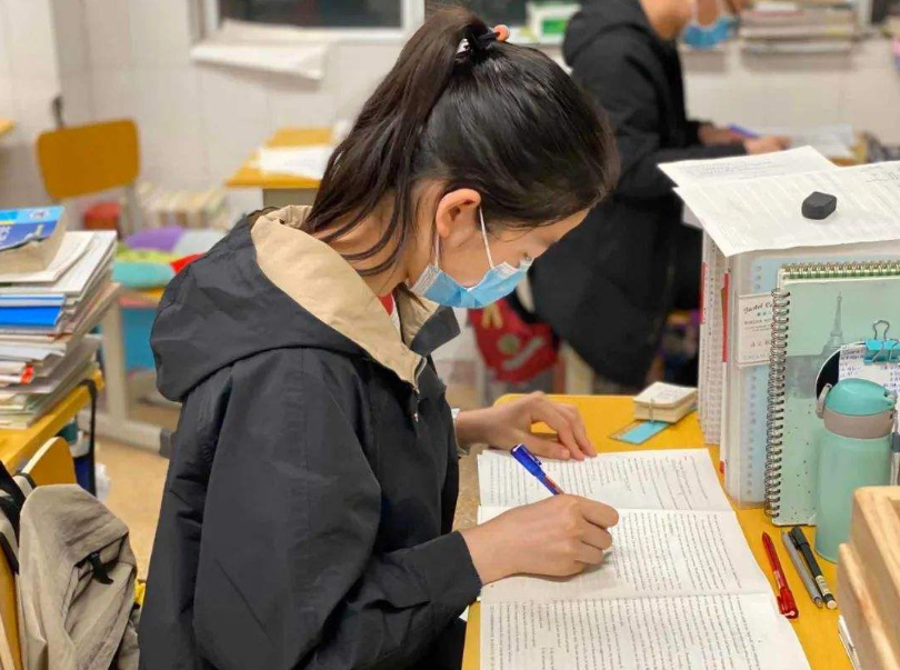 大一学生上晚自习，并不是“欺负”新同学，要明白这是特殊照顾