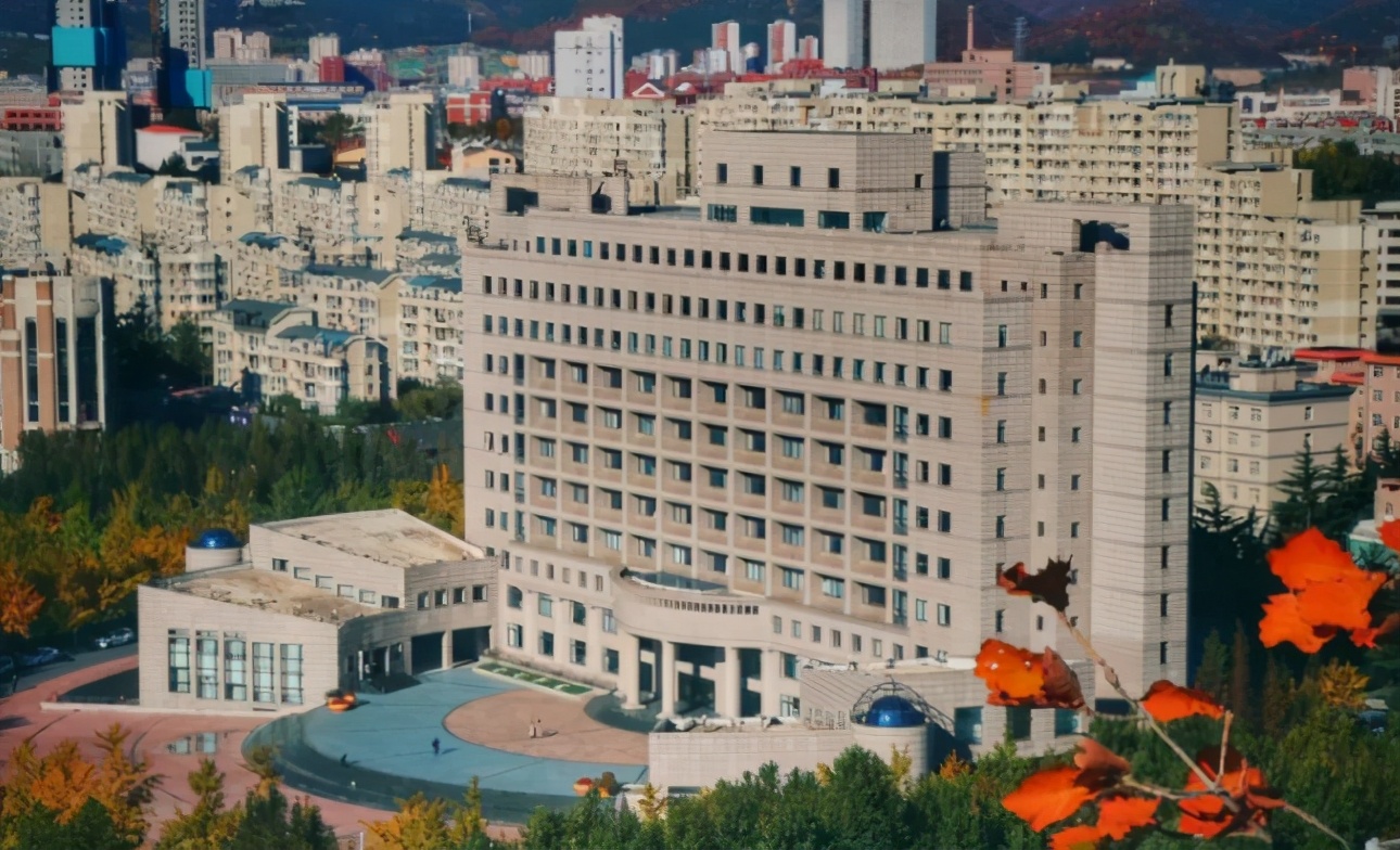 这所财经大学虽然不是211，却在业内广受认可，录取分数也不低