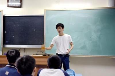 贵阳一父亲花14万给孩子辅导，高考成绩出来后，引网友热议