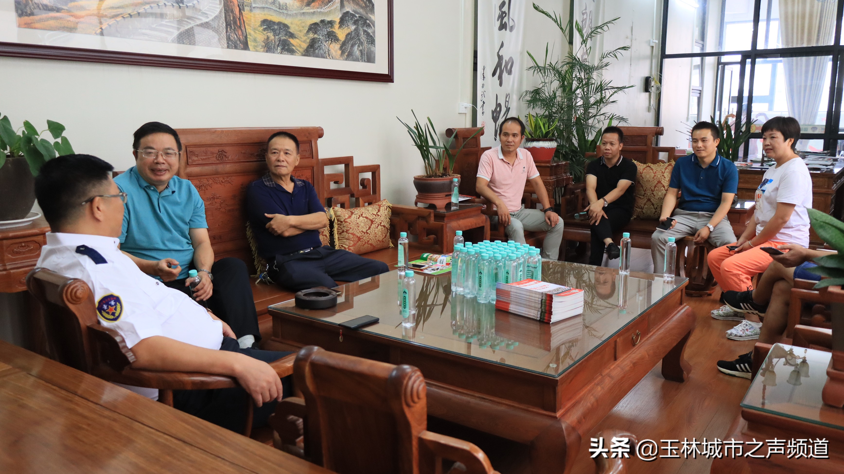 河池学院副校长覃拥灵一行走访校友企业玉林市红苹果教育集团