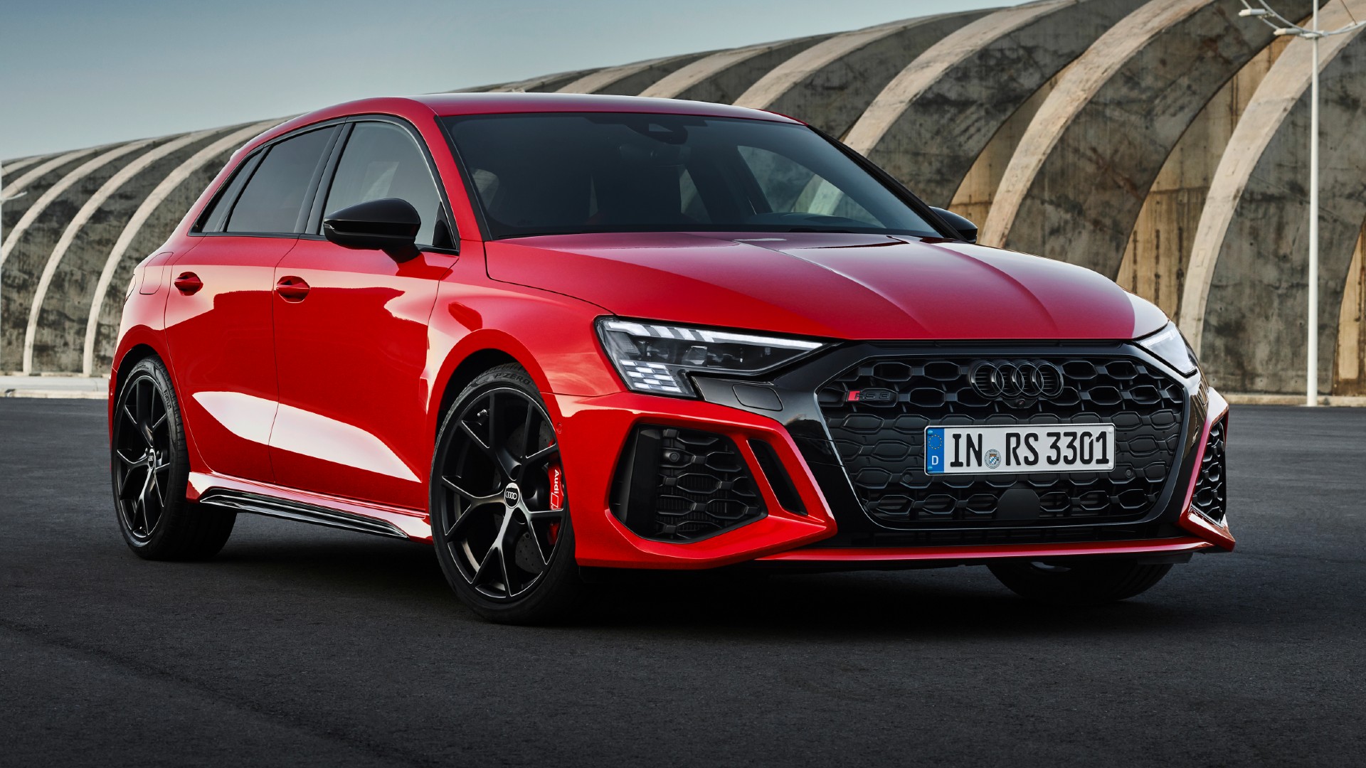 2022款奥迪rs3掀背车对比奔驰amg a45 s