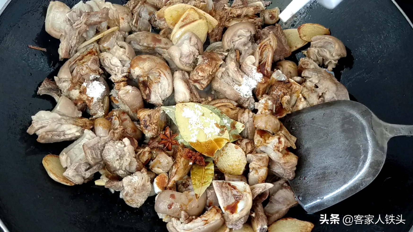 天冷，给家人做一锅特色羊肉，好吃又暖身，配料做法都简单，真香