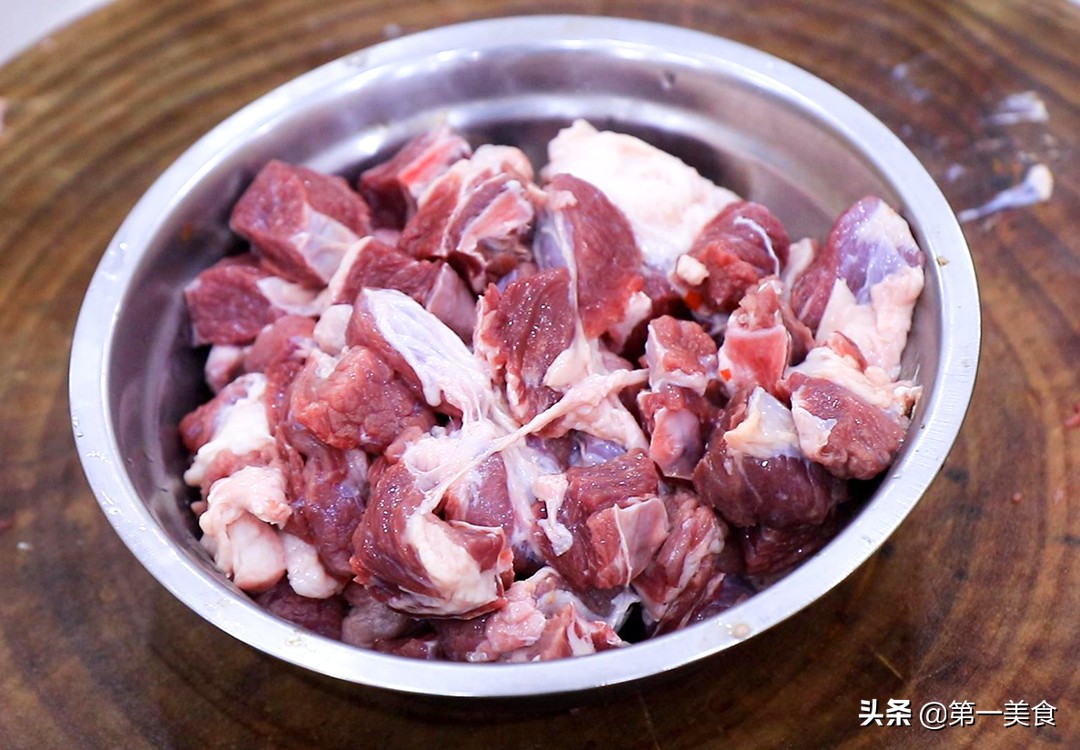 土豆烧牛肉怎么烧又好吃又嫩（酱牛肉烧土豆好吃的诀窍）