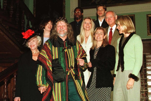 狗血！英国风流侯爵后宫74妻，死后巨额遗产只给原配和娃