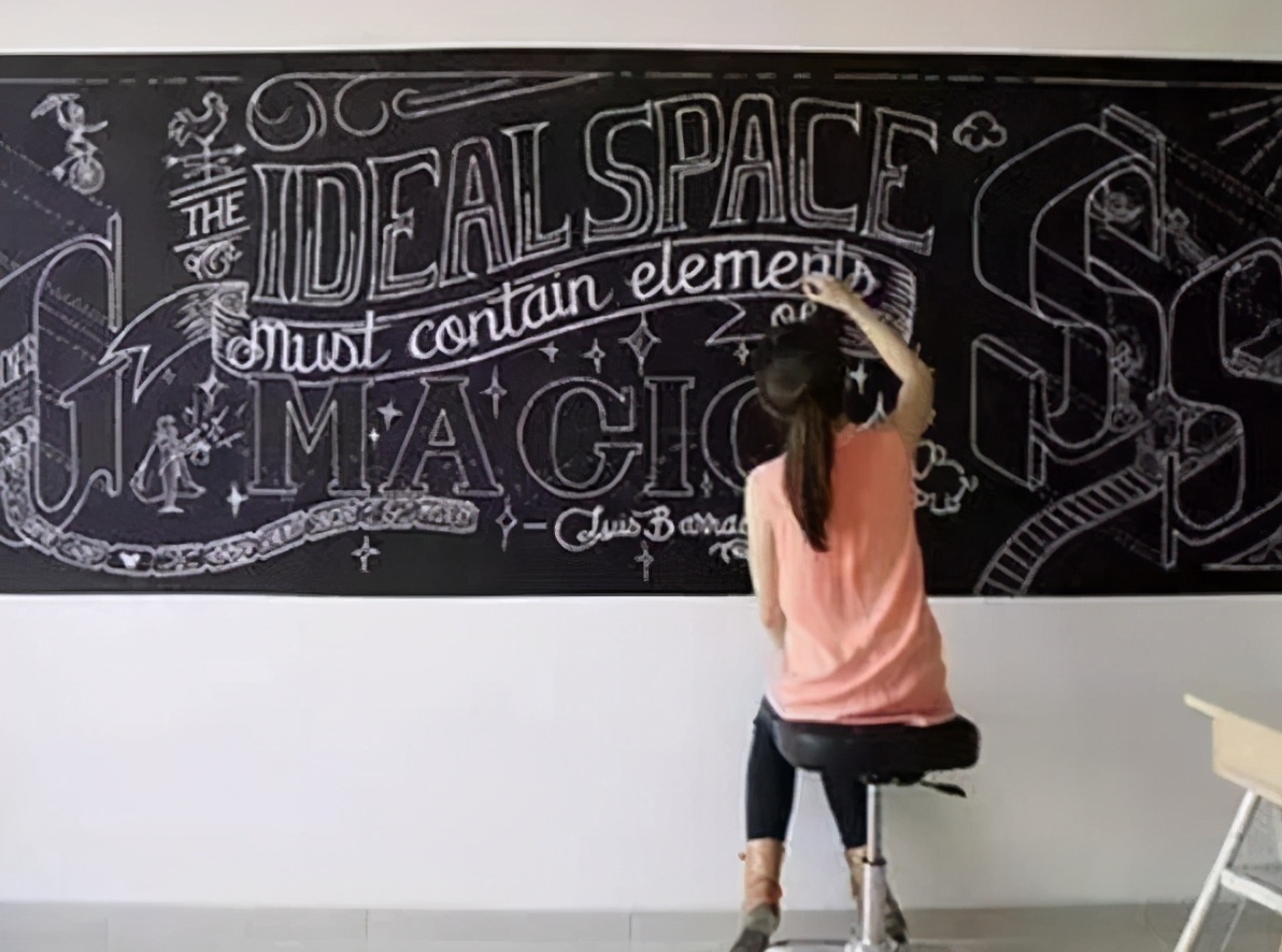 00后学生“花式”黑板报走红，画工精致又细腻，仿佛进入异世界