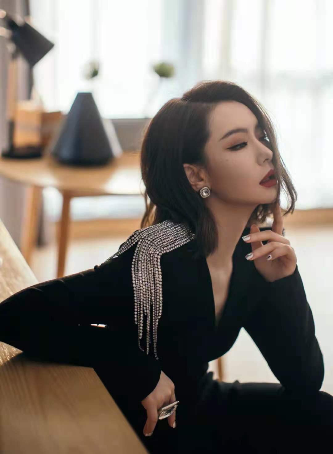 戚薇图片短发性感图片(谁说下巴短不能变御姐) - 赤虎壹号