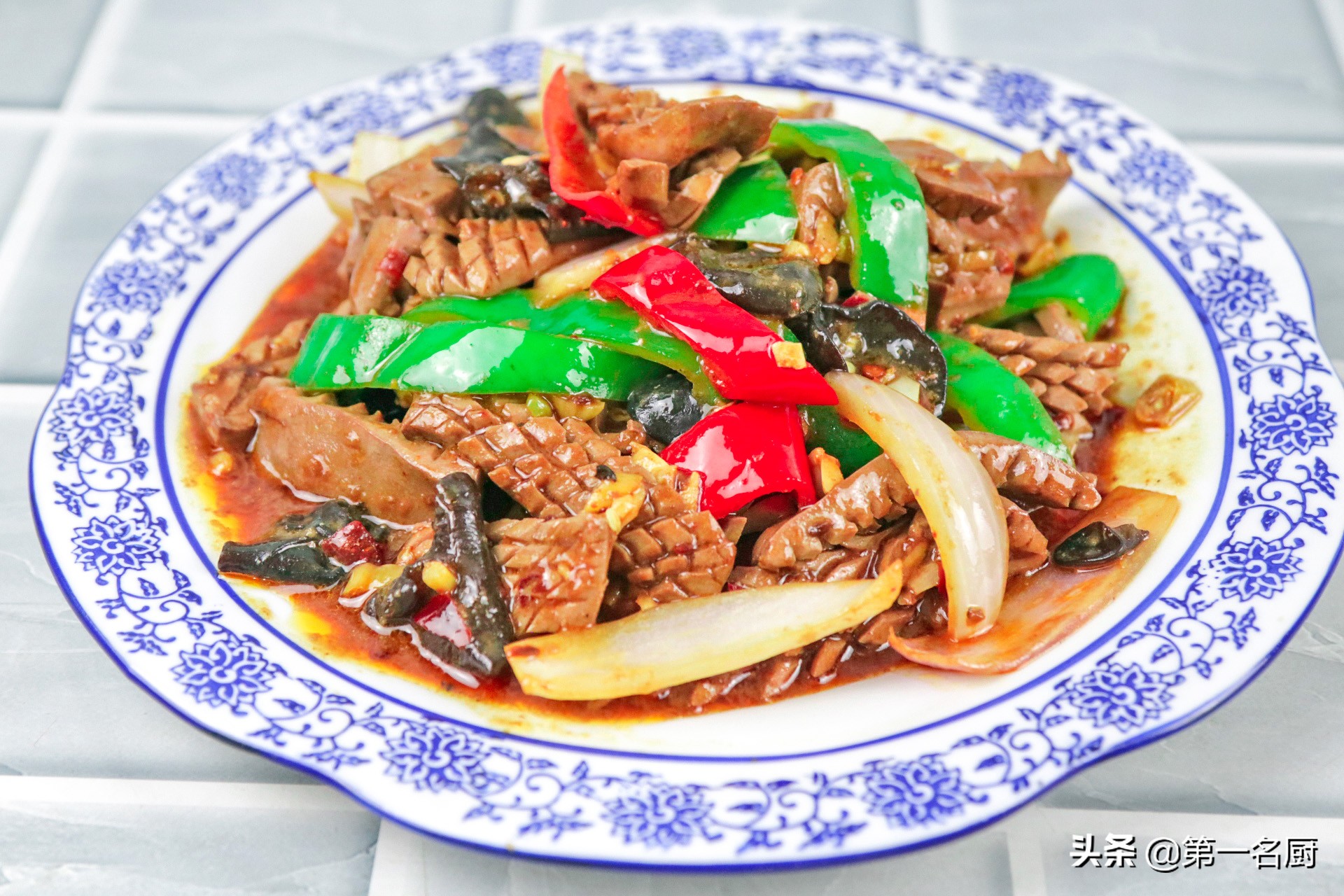 家常爆炒腰花的做法（两分钟教你做美味的家常爆炒腰花）