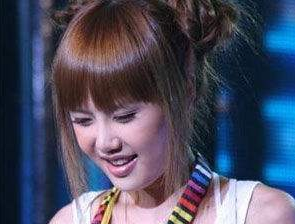 2010年,超女王贝携母整容命丧手术台,母亲私下和解的一幕耐人寻味